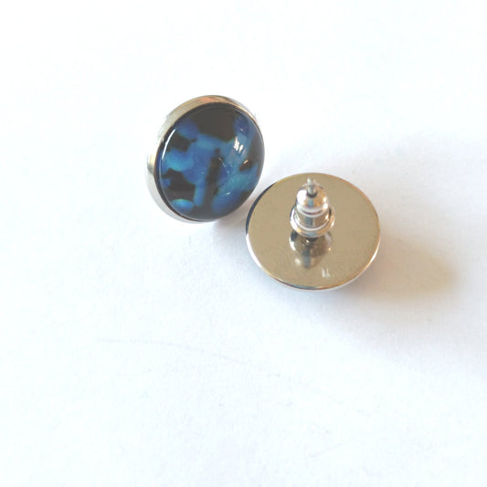 Boucle d'oreille en cabochon de verre. Motif bleuté